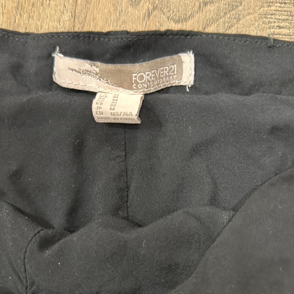 Forever 21 Elegant Black Lace Women’s Mini Skirt Size Medium - Picture 3 of 6